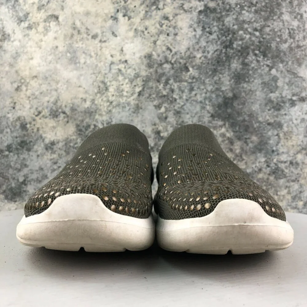 Clarks Women's Size 7.5M Nova Grove Green Embellished Slip On Loafers Sneakers